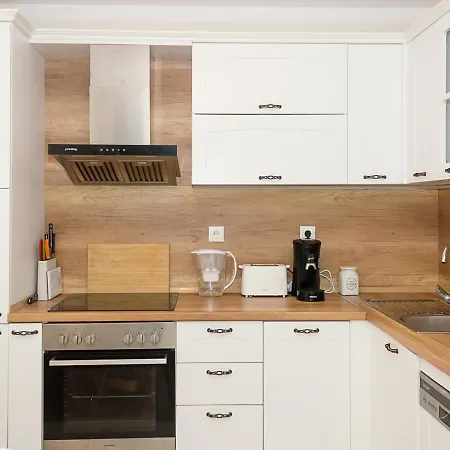 Apartment Primorki Park 1 Bd Flat With Desk & Balcony *
